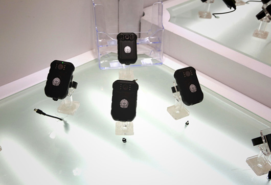 MT100移動執(zhí)法智能終端